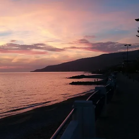A Due Passi Dal Mare 住宿加早餐酒店 3*