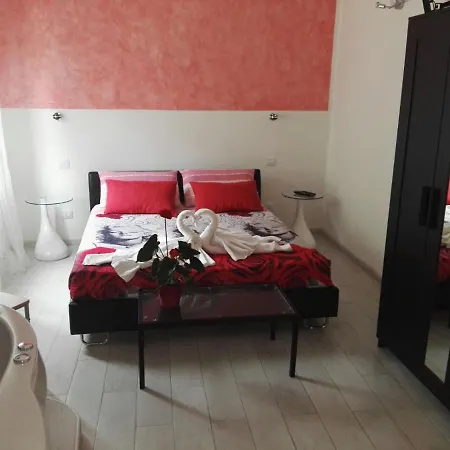 A Due Passi Dal Mare B&B 아쿠아페사