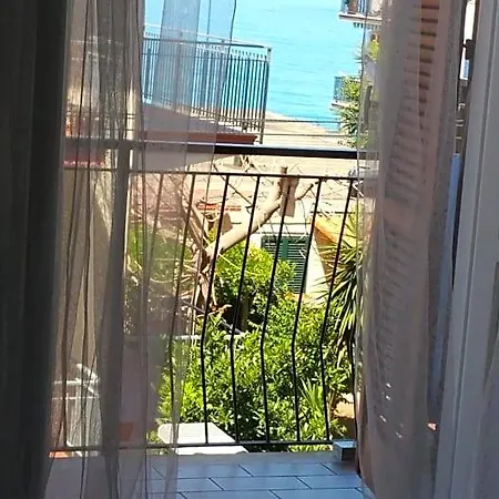 A Due Passi Dal Mare Bed and breakfast 3*