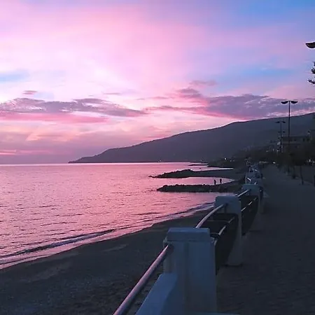A Due Passi Dal Mare Bed and breakfast 3*